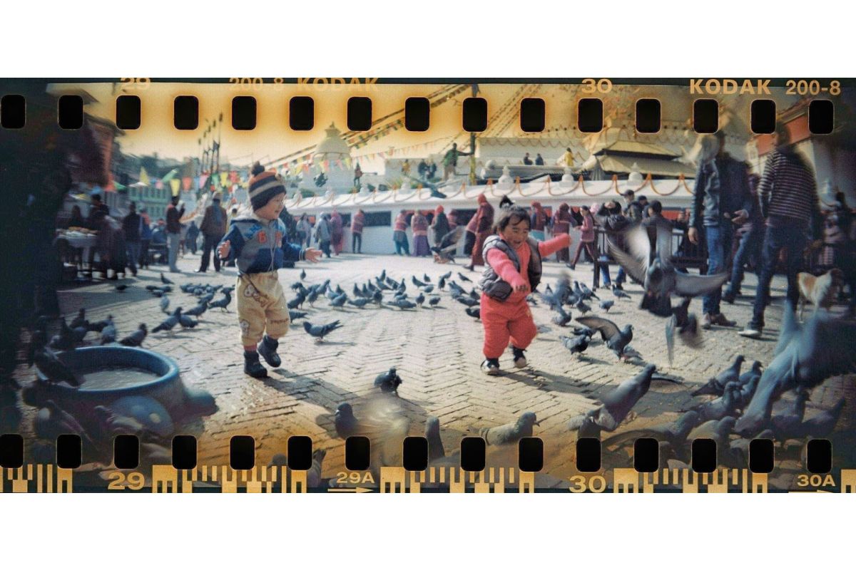 Lomography Sprocket Rocket 35 mm Panoramic Camera Bittersweet - B&C Camera