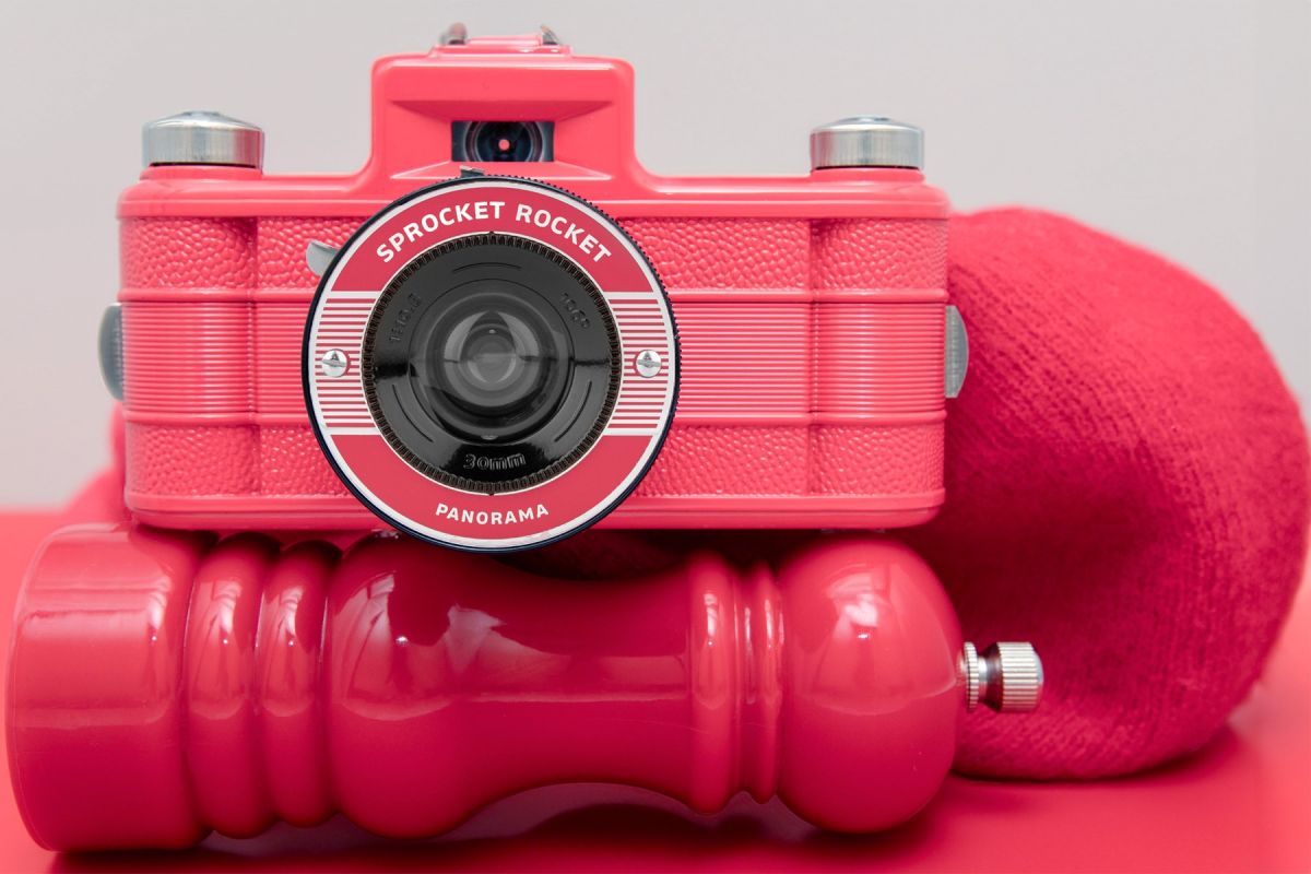 Lomography Sprocket Rocket 35 mm Panoramic Camera Bittersweet - B&C Camera