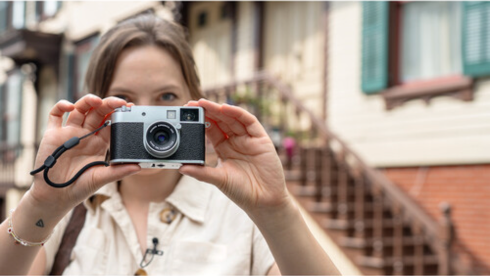 FUJIFILM X half Digital Camera (Silver) FUJIFILM X half Digital Camera (Silver)