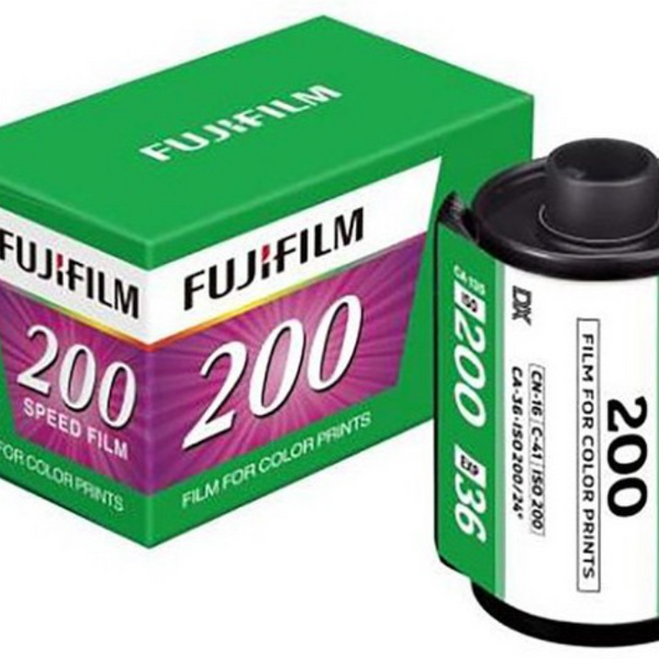 FUJIFILM 200 Color Negative Film (35mm Roll Film, 36 Exposures)