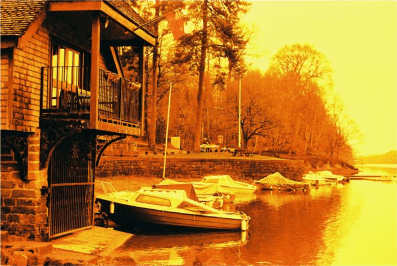 HARMAN RED 125 Redscale Film (35mm Roll Film, 36 Exposures) - B&C Camera