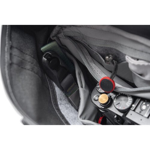 Peak Design Field Pouch v2 (Black) - B&C Camera